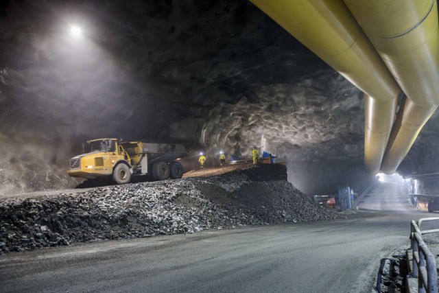 Cách Thụy Điển xây hầm dài nhất nhì thế giới: chi 4 tỉ USD để giữ môi trường trong sạch, gia cố cả cửa kính người dân để đỡ ảnh hưởng - Ảnh 1.