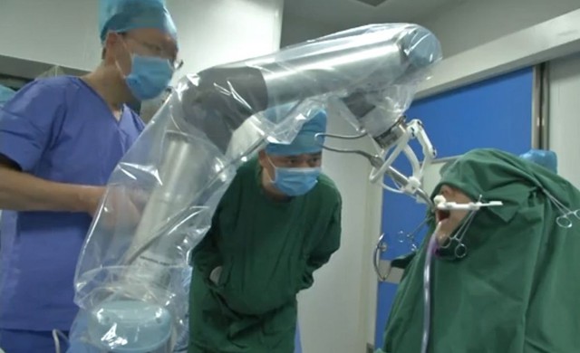 Thời đi nha khoa không cần nha sỹ ở Trung Quốc: Răng được in 3D, robot cấy ghép với sai số cực nhỏ so với người thật - Ảnh 1.