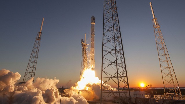 SpaceX của Elon Musk chỉ nhận tiền đầu tư rồi phóng tên lửa, vậy doanh thu của công ty này đến từ đâu? - Ảnh 1.