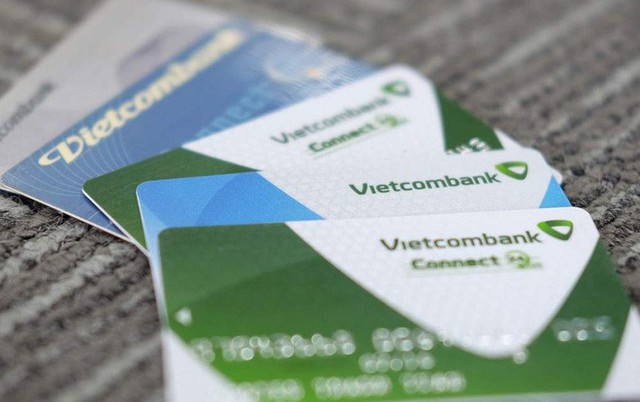  Mỗi thẻ ATM Vietcombank đang “cõng” bao nhiêu loại phí? - Ảnh 1.