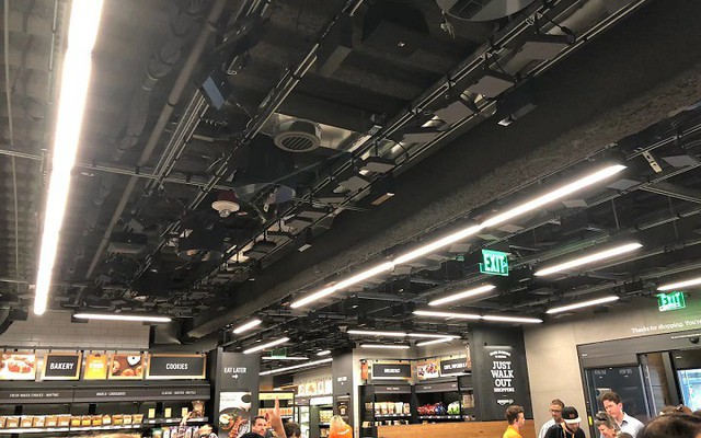 Bên trong Amazon Go: Không nhân viên, không xếp hàng và... không thể ăn trộm - Ảnh 4.