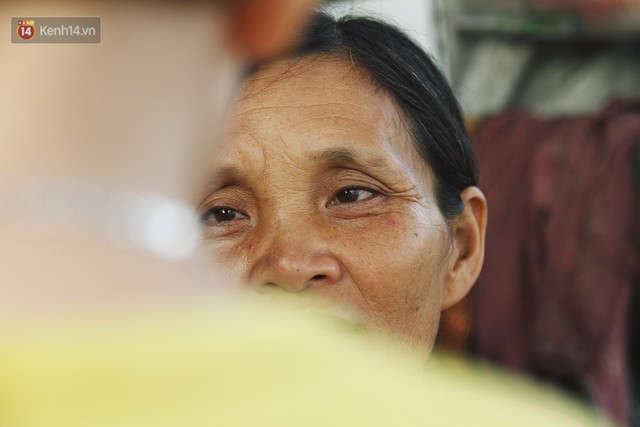Người mẹ nghèo sinh 14 đứa con ở Hà Nội: Cố gắng tích góp để lỡ nằm xuống còn có cỗ quan tài, chứ chẳng phiền các con - Ảnh 12.