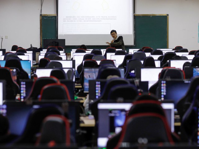 Elizabeth Holmes: Cuộc đời nữ tỷ phú từ trẻ nhất thế giới đến trắng tay - Ảnh 4.