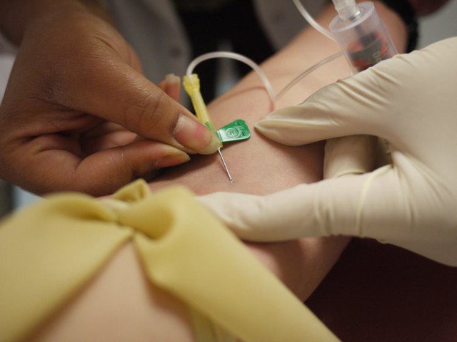 Elizabeth Holmes: Cuộc đời nữ tỷ phú từ trẻ nhất thế giới đến trắng tay - Ảnh 5.