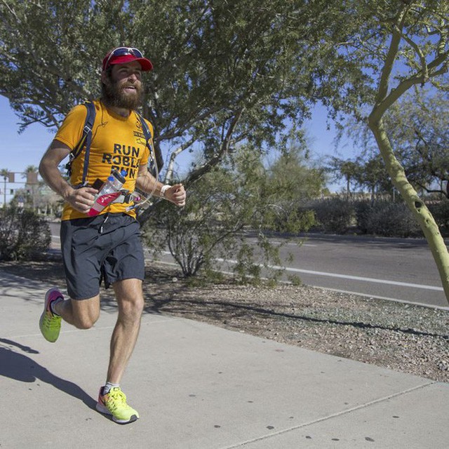 Chạy 24.100 km khắp nước Mỹ để gây quỹ từ thiện, người đàn ông này là minh chứng cho sức mạnh phi thường của con người - Ảnh 5.