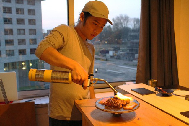 Tự mở nhà hàng Nhật trong phòng kí túc, anh chàng 21 tuổi khiến giới sành ăn ở Amsterdam phải ngỡ ngàng - Ảnh 7.