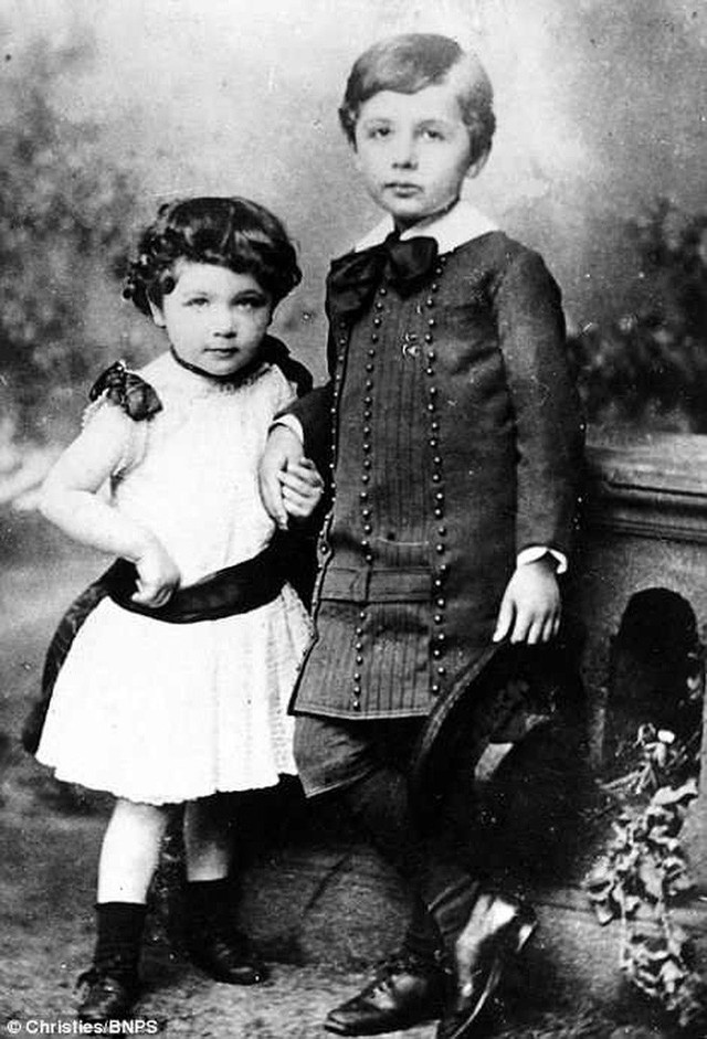Những bức ảnh tuổi thơ ít người biết của thiên tài vĩ đại bậc nhất thế giới Albert Einstein - Ảnh 5.