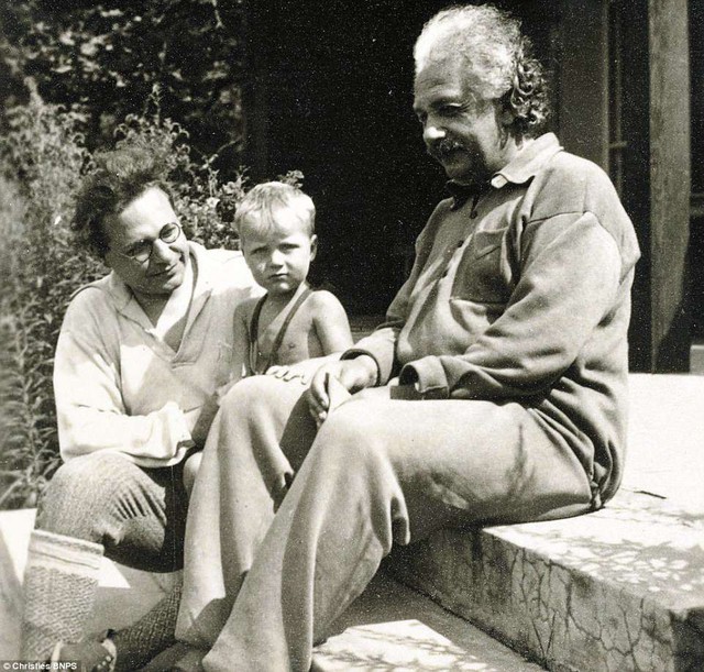 Những bức ảnh tuổi thơ ít người biết của thiên tài vĩ đại bậc nhất thế giới Albert Einstein - Ảnh 7.