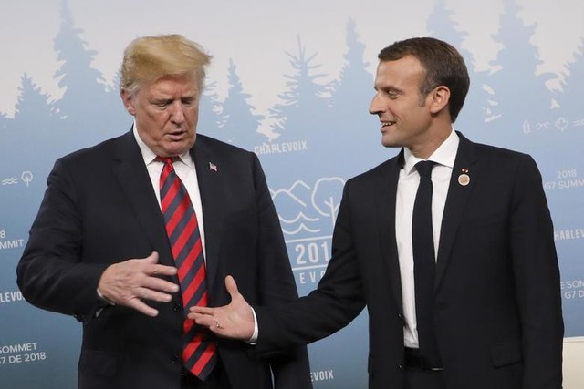 Tay ông Trump hằn đỏ sau cú bắt tay với Tổng thống Pháp - Ảnh 3.