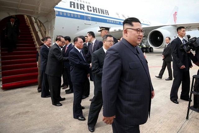 Hé lộ hình ảnh đầu tiên của ông Kim Jong-un tại sân bay Singapore - Ảnh 3.