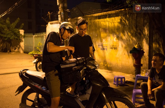 Dịch vụ giao thức ăn đêm ở Sài Gòn tăng cường hoạt động đến gần 3h sáng trong mùa World Cup - Ảnh 8.