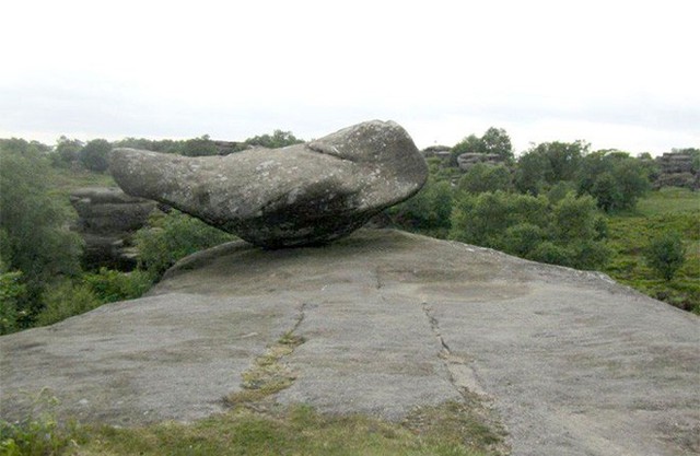 Tác phẩm điêu khắc tự nhiên 320 triệu năm tuổi tại Anh vừa bị 5 thanh niên phá hủy... cho vui - Ảnh 4.