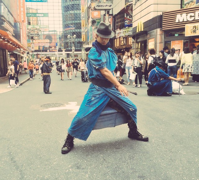 Những chàng Samurai nhặt rác trên đường phố Nhật: Dọn dẹp thì ít múa may thì nhiều nhưng vẫn dễ thương phát ngất! - Ảnh 5.