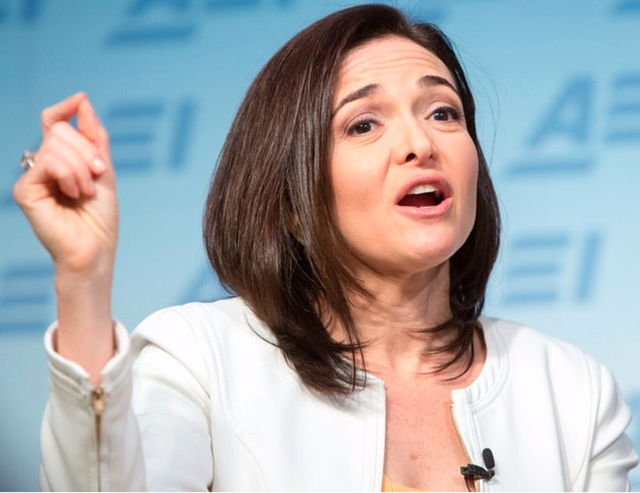 Mô hình kinh doanh quảng cáo của Facebook từng bị Tim Cook chỉ trích không thương tiếc, nhưng đến bây giờ COO Sheryl Sandberg mới đáp trả lại - Ảnh 1.