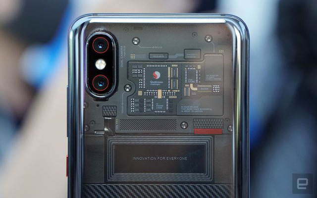 Hình ảnh cận cảnh Xiaomi Mi 8 Explorer, mặt lưng trong suốt hay nhãn dán? - Ảnh 14.