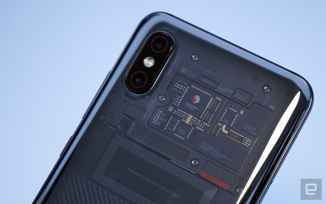 Hình ảnh cận cảnh Xiaomi Mi 8 Explorer, mặt lưng trong suốt hay nhãn dán? - Ảnh 7.