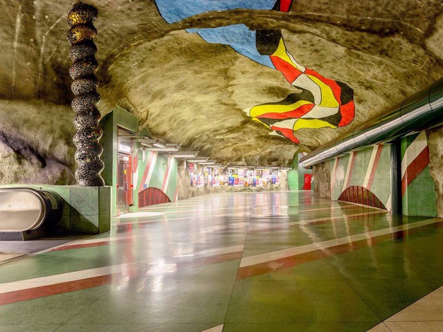 Bên trong những ga tàu điện ngầm đẹp hơn cả triển lãm nghệ thuật tại Thụy Điển - Ảnh 9.