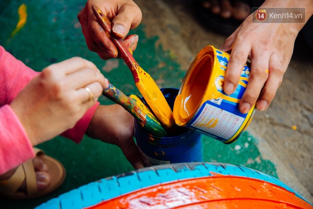 [Sống đẹp] Nhận về những vỏ lốp ô tô hư hỏng và đây là cách mà nhóm bạn trẻ tạo nên một sân chơi cho các em nhỏ ở Bình Phước - Ảnh 5.
