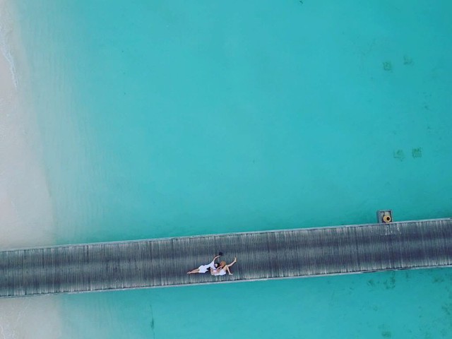 Rộ nghi vấn doanh nhân Nguyễn Quốc Cường chụp ảnh cưới cùng bạn gái tại Maldives - Ảnh 2. Rộ nghi vấn doanh nhân Nguyễn Quốc Cường chụp ảnh cưới cùng bạn gái tại Maldives - Ảnh 2.