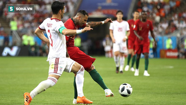 Ronaldo đá hỏng penalty, Bồ Đào Nha tim đập chân run bước vào vòng 1/8 - Ảnh 1.