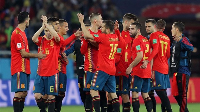 Trọng tài, VAR và công cụ của “nghệ thuật sắp đặt” ở World Cup 2018? - Ảnh 2.