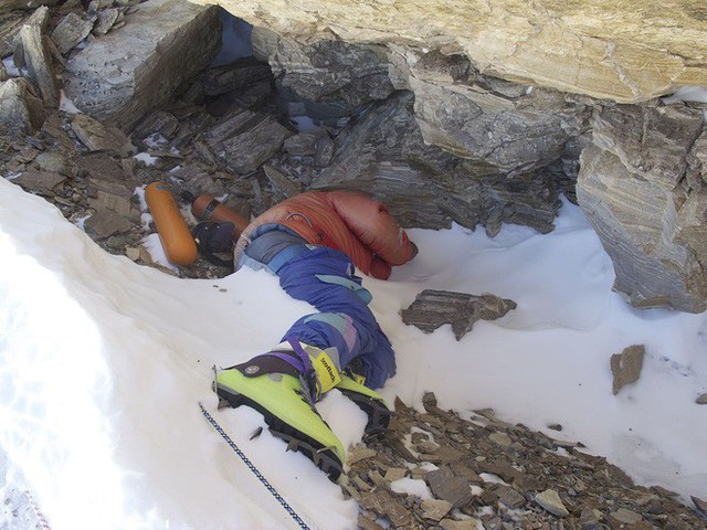 Câu chuyện của Giày Xanh - xác chết nổi tiếng nhất trên đỉnh Everest, cột mốc chỉ đường cho dân leo núi - Ảnh 2.