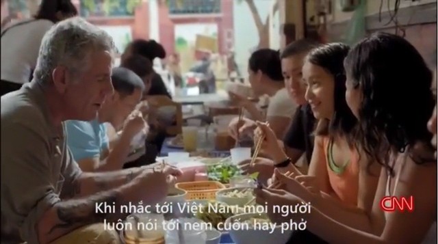 Những hình ảnh đáng nhớ của đầu bếp Anthony Bourdain trong hành trình khám phá ẩm thực Việt Nam - Ảnh 11.