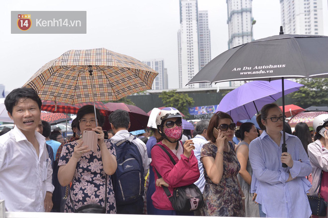 Đề khó, không làm được bài nhưng thí sinh vẫn cười tươi vì cuối cùng kỳ thi tuyển sinh vào lớp 10 đã kết thúc! - Ảnh 11.