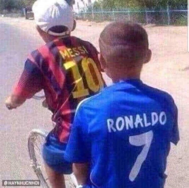 Dân mạng chế ảnh Messi và Ronaldo dắt tay nhau rời World Cup 2018 - Ảnh 6.