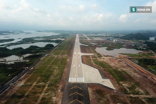 10h sáng nay, chiếc máy bay đầu tiên hạ cánh xuống sân bay Vân Đồn - Ảnh 9. 10h sáng nay, chiếc máy bay đầu tiên hạ cánh xuống sân bay Vân Đồn - Ảnh 9.