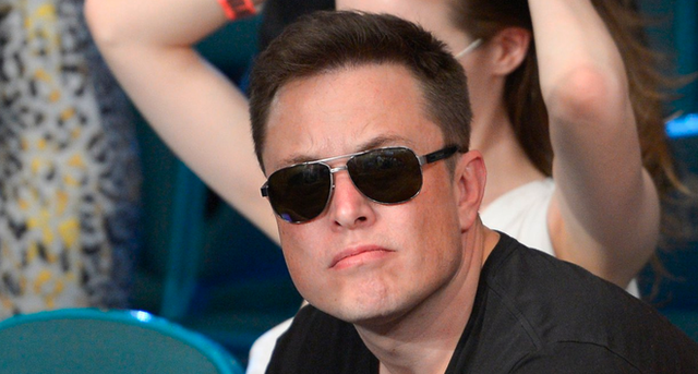 Sau nhiều nỗ lực làm siêu anh hùng của Elon Musk, một cổ đông lớn của Tesla van nài ông hãy kiềm chế sao nhãng và tập trung vào công việc - Ảnh 1.