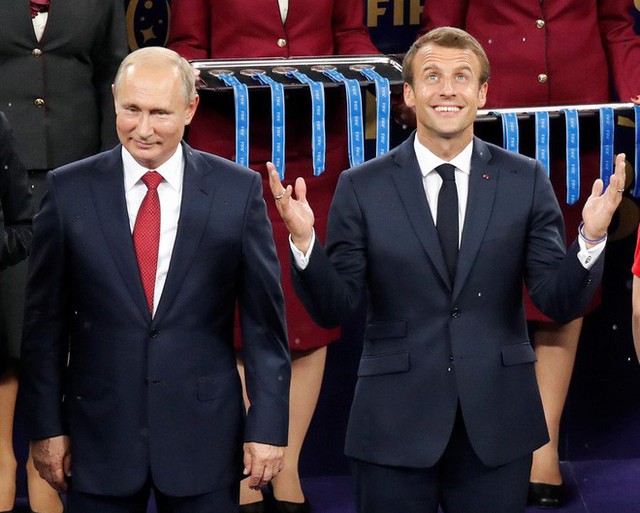 Tổng thống Pháp ăn mừng điên cuồng trước mặt ông Putin - Ảnh 1.