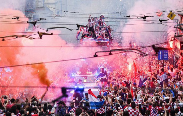 Biển người chào đón Modric và đội tuyển Croatia sau hành trình kỳ diệu ở World Cup 2018 - Ảnh 12.