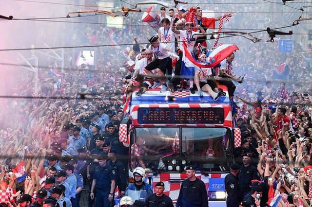 Biển người chào đón Modric và đội tuyển Croatia sau hành trình kỳ diệu ở World Cup 2018 - Ảnh 15.