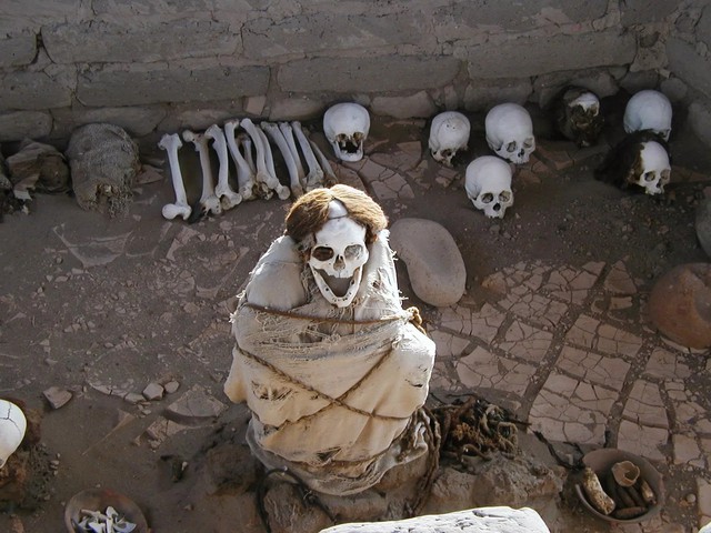 Chauchilla - nghĩa trang của những bộ hài cốt ngồi xổm còn nguyên bộ tóc suôn dài và gương mặt cười đầy vẻ phấn khích - Ảnh 4.
