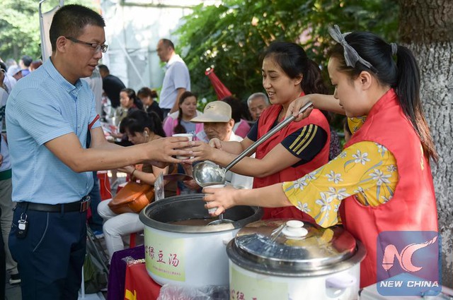 Kỳ thi đại học khó nhất thế giới có điều gì đặc biệt? - Ảnh 1.