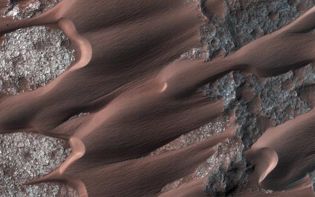 Cận cảnh bề mặt kỳ thú trên Sao Hỏa trong loạt ảnh mới nhất của NASA - Ảnh 1.