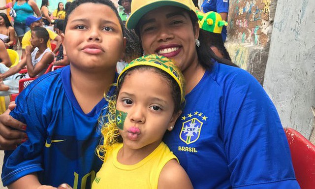 Câu chuyện World Cup: Đằng sau những tuyển thủ Brazil là những bà mẹ đơn thân cả đời tần tảo nuôi con nên người - Ảnh 2. Câu chuyện World Cup: Đằng sau những tuyển thủ Brazil là những bà mẹ đơn thân cả đời tần tảo nuôi con nên người - Ảnh 2.