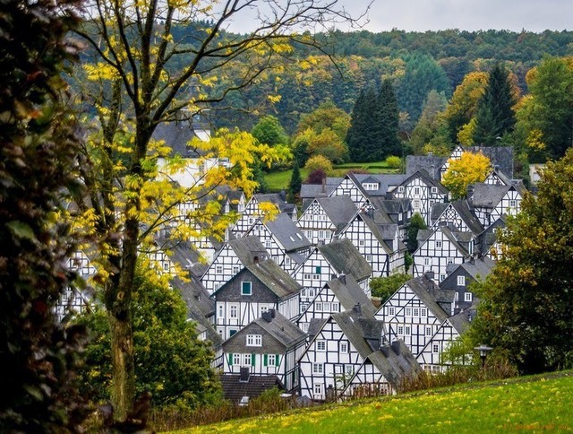 Freudenberg - Thị trấn độc nhất nước Đức với hàng chục nhà trông như 1, tìm nhà gian nan chẳng khác gì “mò kim đáy bể” - Ảnh 2.