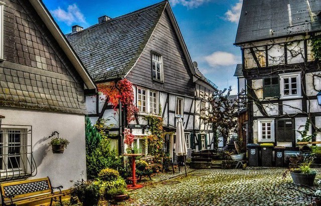 Freudenberg - Thị trấn độc nhất nước Đức với hàng chục nhà trông như 1, tìm nhà gian nan chẳng khác gì “mò kim đáy bể” - Ảnh 8.