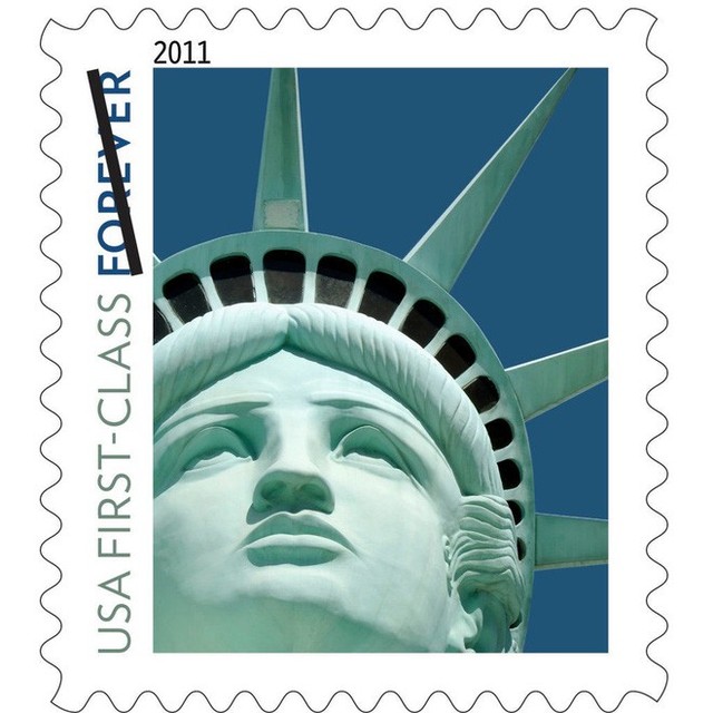 Sử dụng ảnh Nữ Thần Tự Do fake để làm tem, Bưu điện Mỹ phải bồi thường 3,5 triệu USD - Ảnh 1.