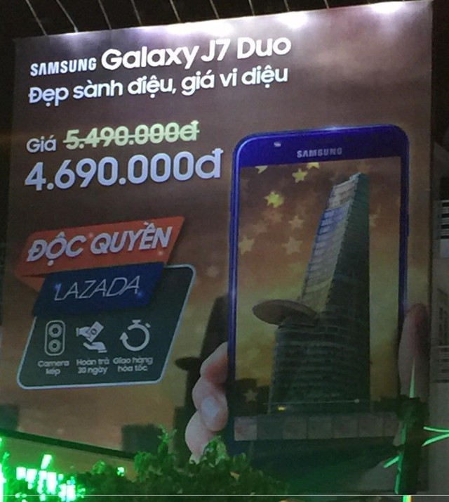 Lazada vs Tiki: Cuộc chiến Billboard ở TP Hồ Chí Minh - Ảnh 2.