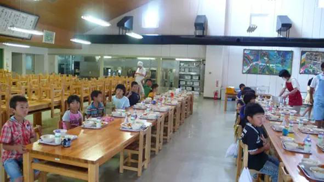 Chỉ một bữa trưa của học sinh tiểu học đã cho thấy người Nhật bỏ xa thế giới ở lĩnh vực trồng người như thế nào - Ảnh 5.