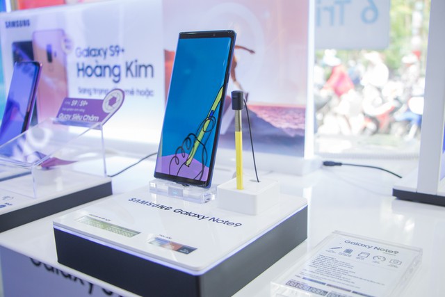 Bạn đã có thể trải nghiệm siêu phẩm Galaxy Note9 tại FPT Shop - Ảnh 1.