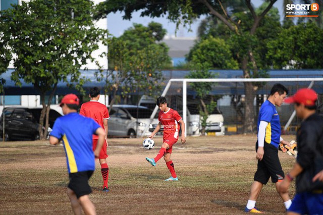 Thắng U23 Pakistan, U23 Việt Nam có thể vẫn tiếp tục tập ở sân mặt ruộng - Ảnh 1. Thắng U23 Pakistan, U23 Việt Nam có thể vẫn tiếp tục tập ở sân mặt ruộng - Ảnh 1.