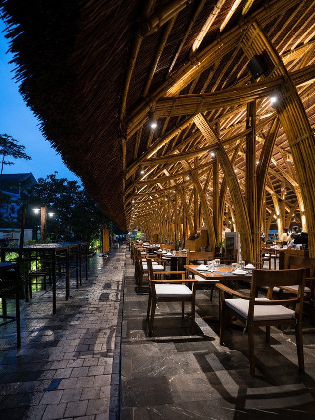  Chiêm ngưỡng vẻ đẹp của nhà hàng làm bằng tre tại Quảng Bình trên báo ngoại - Ảnh 6.