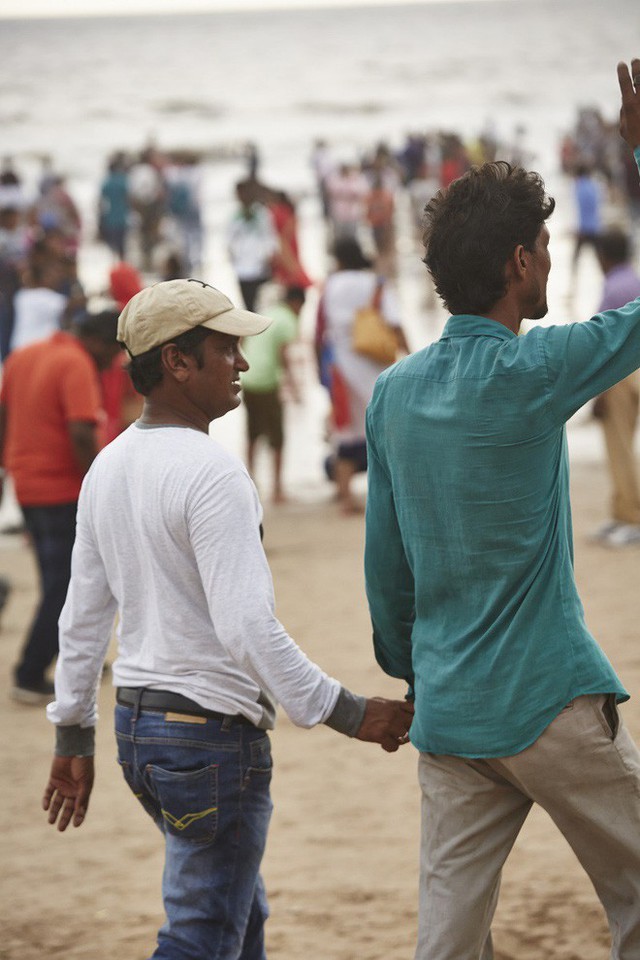 Nắm tay nhau mỗi khi ra đường: Nét văn hóa kỳ lạ nhưng thú vị giữa những anh đàn ông Ấn Độ - Ảnh 4.