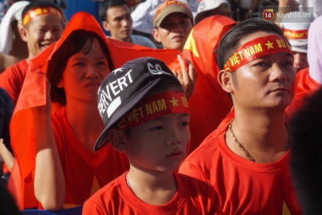 Olympic Việt Nam bị dẫn trước 1 - 0, người hâm mộ cả nước vẫn vững niềm tin chiến thắng - Ảnh 2.