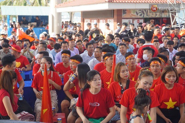 Olympic Việt Nam bị dẫn trước 1 - 0, người hâm mộ cả nước vẫn vững niềm tin chiến thắng - Ảnh 3.