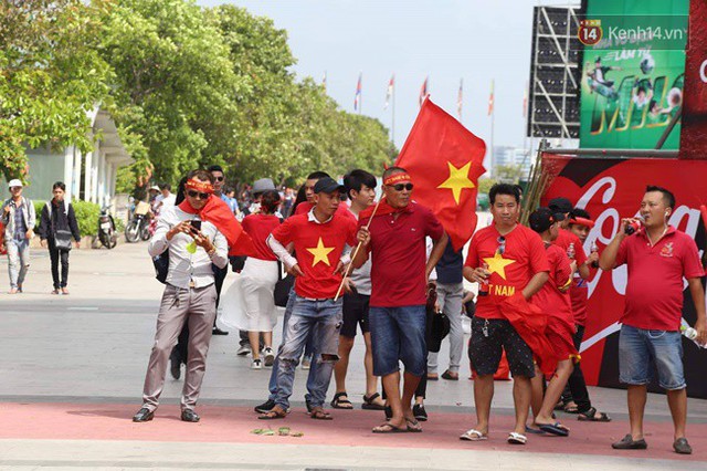 Olympic Việt Nam bị dẫn trước 1 - 0, người hâm mộ cả nước vẫn vững niềm tin chiến thắng - Ảnh 20.